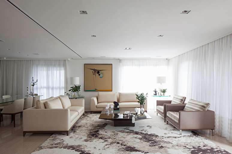 For this sophisticated living room, Ieda opted for a rug designed by the studio, exclusively for the project.  Korman Architects project.