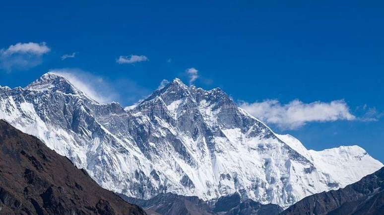 O Everest, o cume mais alto do mundo na superfície, é quatro vezes menor do que qualquer uma das montanhas descobertas no interior do planeta