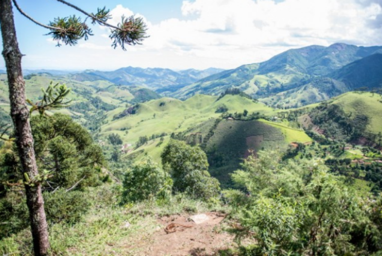 Mirante em uma das trilhas da Pousada Pouso do Rochedo, que podem ser feitas por n&atilde;o h&oacute;spedes
