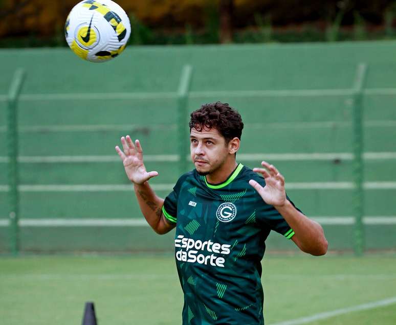 Guilherme em treino pelo Goiás 