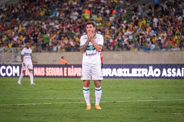 Coritiba é superado pelo Bahia e chega a dez jogos sem vencer