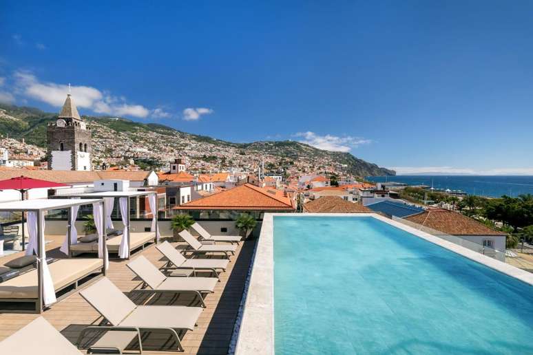 No centro de Funchal, o novo Barceló tem piscina na cobertura