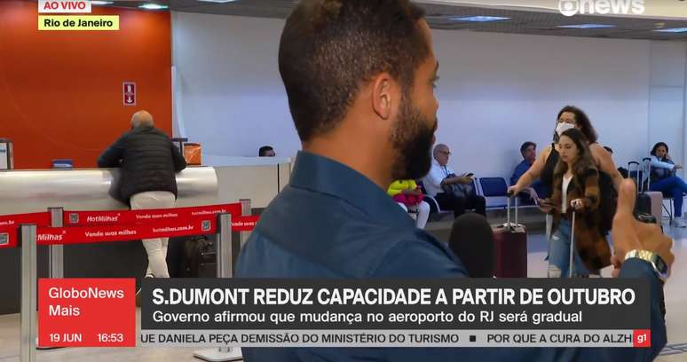 O repórter Artur Queiroz foi firme e ao mesmo tempo educado com o homem que atrapalhou a equipe da GloboNews