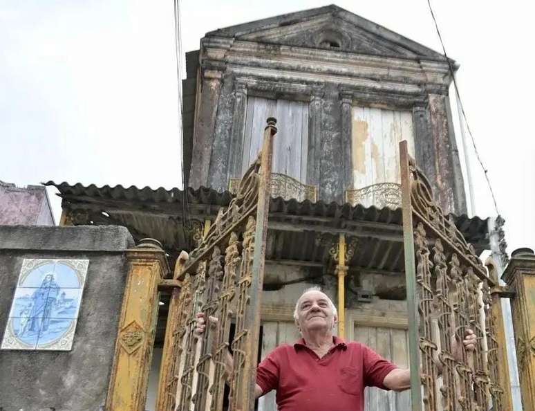 Palace where the painter Prentice Sacramento de Carvalho lives and produces, on the outskirts of Salvador Palace where the painter Prentice Sacramento de Carvalho lives and produces, on the outskirts of Salvador