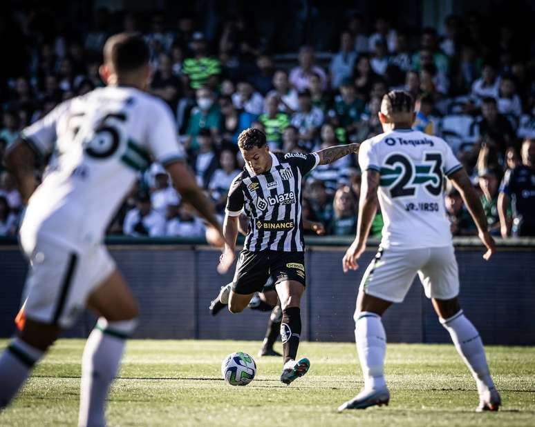 Santos busca empate contra o Corinthians no fim em clássico de