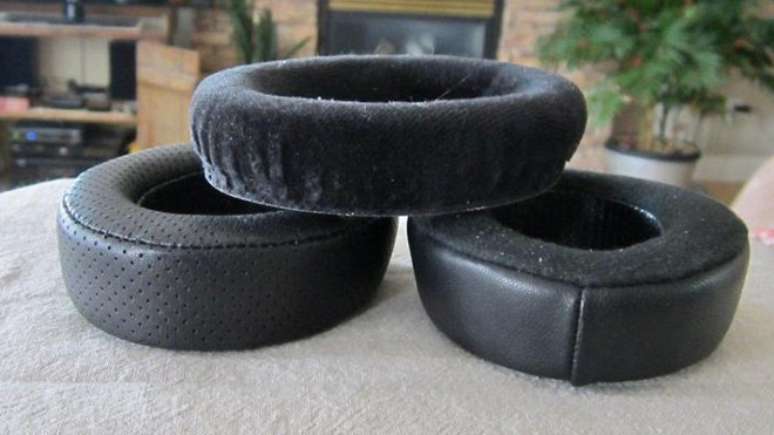 Diferentes materiais de revestimento de ear pads feitas para o headphone Sennheiser HD600.