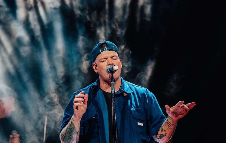 Singer Ferrugem is rushed to the hospital