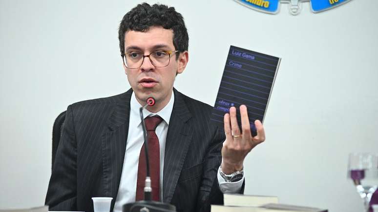 O historiador Bruno Lima está lançando as Obra Completas de Luiz Gama em 11 volumes com mais de 900 textos