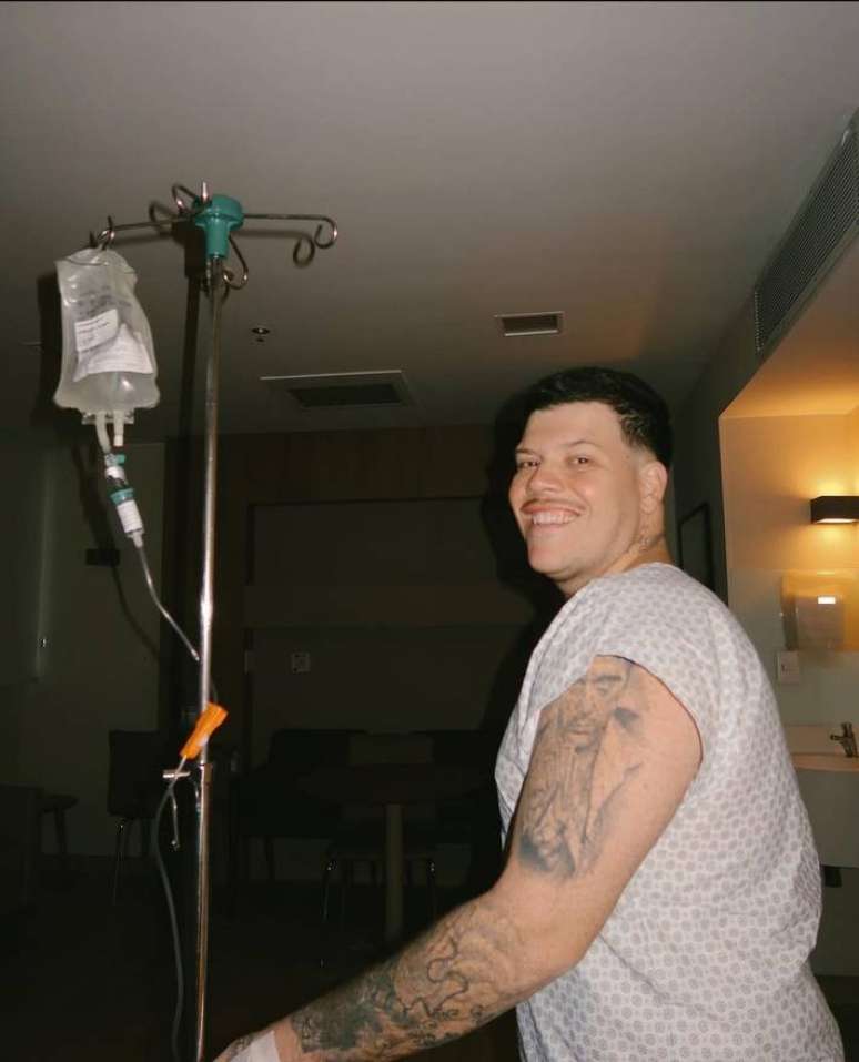 O cantor Ferrugem em foto no hospital