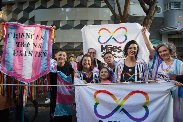 'Mães Pela Diversidade' durante Marcha do Orgulho Trans de São Paulo