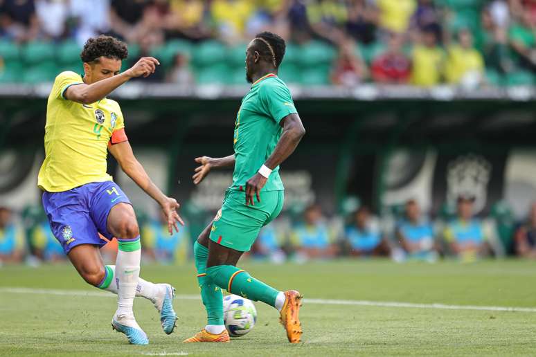Brasil toma virada de Senegal e perde último jogo antes de iniciar as  Eliminatórias