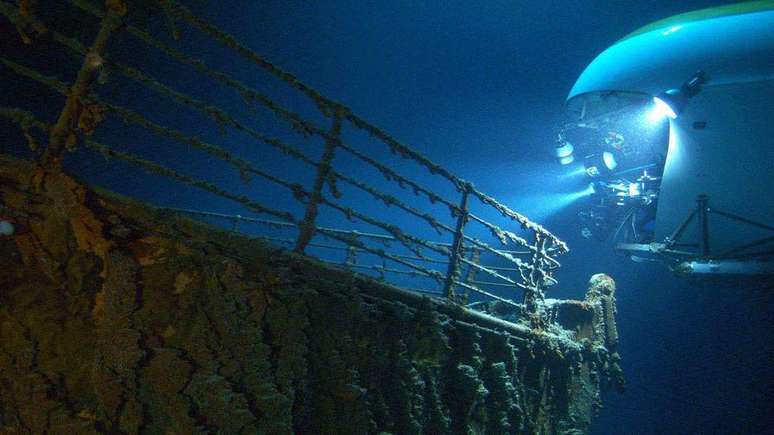 O desaparecimento do submarino Titan levanta questões sobre os riscos das expedições até os destroços do Titanic, no fundo do Oceano Atlântico