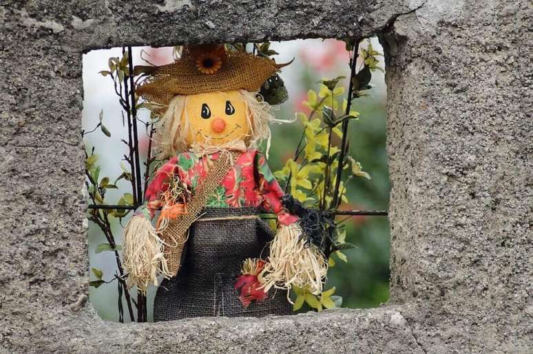 31. O espantalho também é muito utilizado na decoração de festa junina – Foto: Pixabay