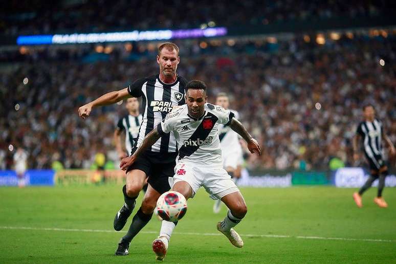 Joel Carli ataca Alex Teixeira na marca&ccedil;&atilde;o em seu &uacute;ltimo cl&aacute;ssico &ndash;