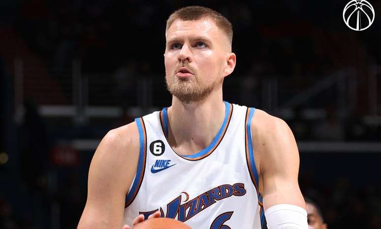 Kristaps Porziņģis atuando pelo Washington Wizards 