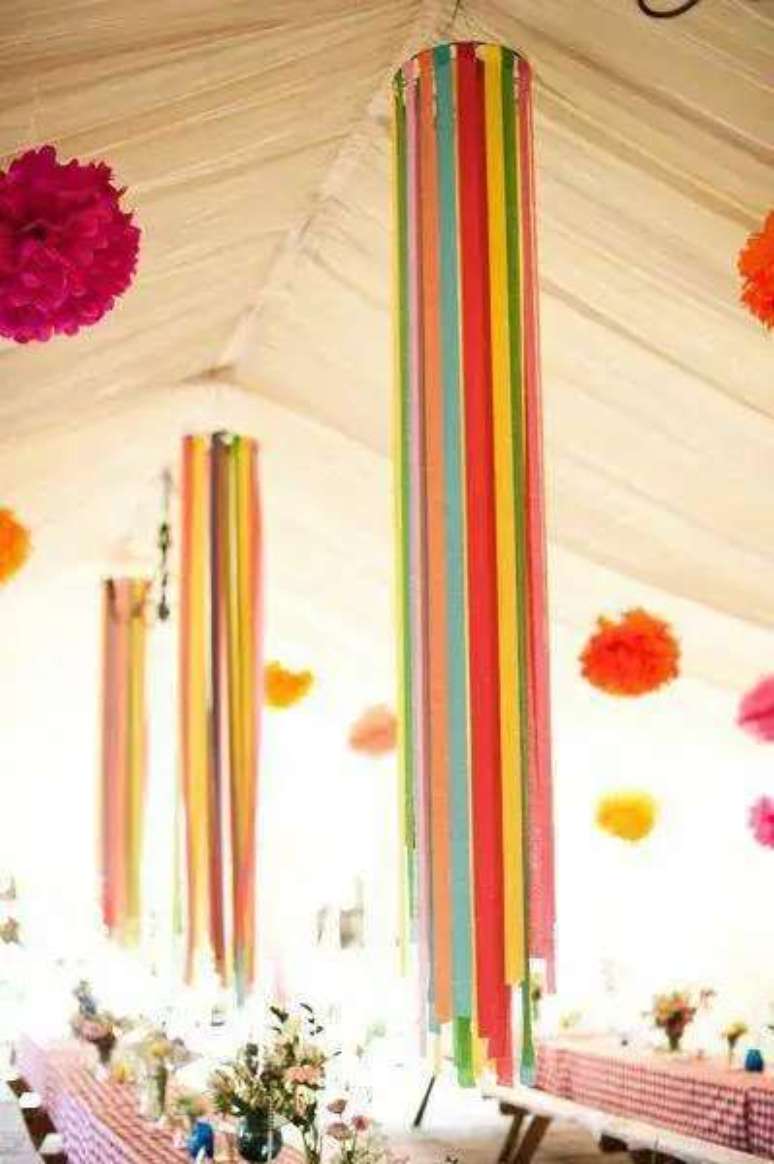 22.Fitas coloridas na decoração de festa junina – Foto: Etsy