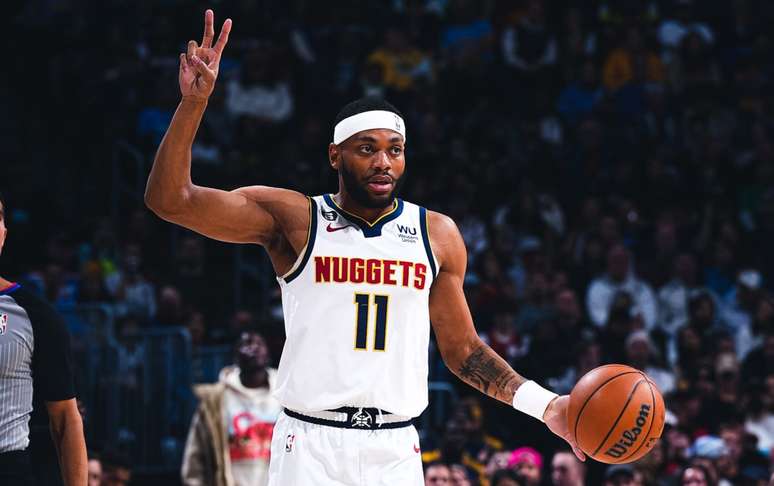 Bruce Brown em quadra pelo Denver Nuggets 