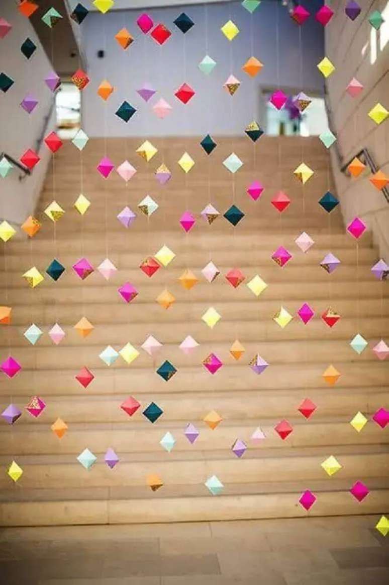 25. Crie um varal de balões para uma linda decoração de festa junina – Foto: Glamour