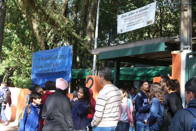 Fachada da antiga Escola Municipal de Ensino Fundamental - EMEF Infante Dom Henrique, agora chamada EMEF Espaço de Bitita, em homenagem a escritora Carolina Maria de Jesus, no Canindé