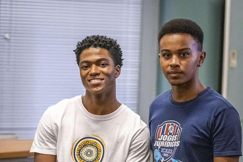 Yuri e Vini se conheceram na faculdade, espa&ccedil;o que dividem como estudantes de direito 