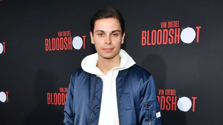 Jake T. Austin teria passado por problemas com drogas nos sets da Disney