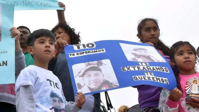 Familiares dos desaparecidos criticaram as operações de buscas pelo submarino