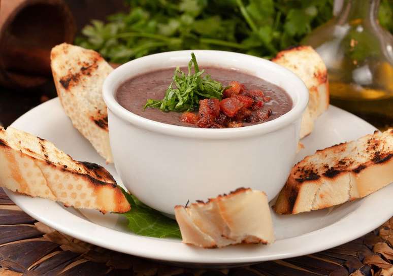 Creamy lentil soup with bacon