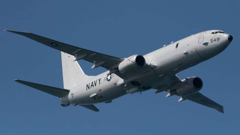 Poseidon P-8 da Boeing, voando em 2019. Ele é equipado com uma série de tecnologias de sensores remotos para detectar submarinos