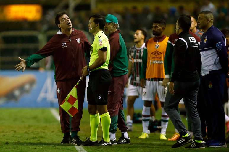 Fernando Diniz só voltará a comandar o Fluminense no Brasileirão no dia 9 de julho, contra o Internacional –