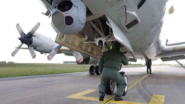 Avião de vigilância marinha Orion P-3C fotografado na Alemanha. Ele é similar à aeronave sendo utilizada pelo Canadá para vasculhar o Atlântico em busca do submarino Titan
