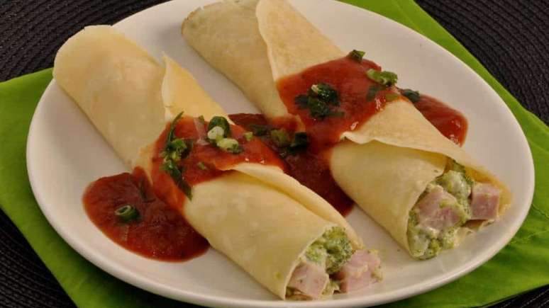 Panqueca cremosa de br&oacute;colis e presunto