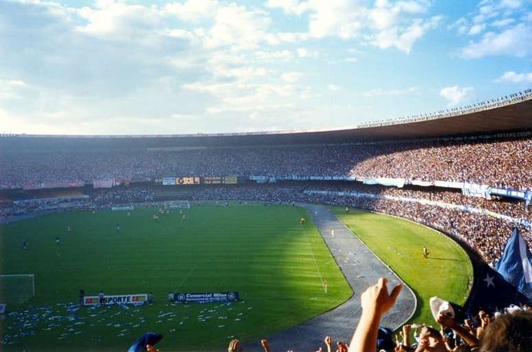 Cruzeiro e Villa Nova estabeleceram o maior recorde de público do Mineirão 