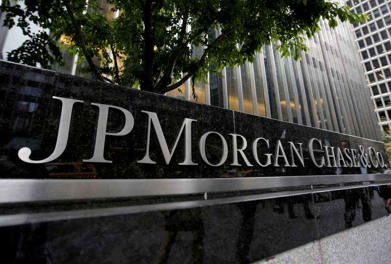 V&iacute;timas de Epstein buscam aprova&ccedil;&atilde;o para acordo de US$290 mi do JPMorgan