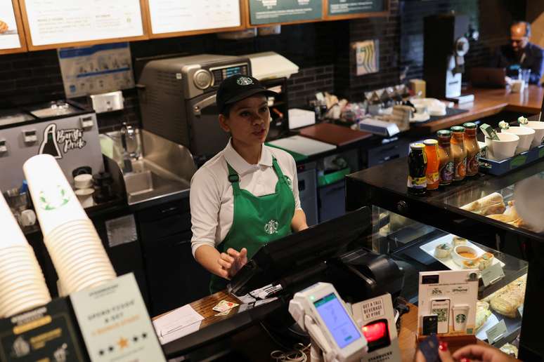 Os trabalhadores de 150 lojas da Starbucks entrarão em greve na próxima semana, após sindicato afirmar que empresa restringiu as decorações comemorativas do mês do orgulho LGBT+ em algumas lojas