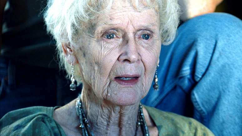 Gloria Stuart, a Rose idosa em Titanic.