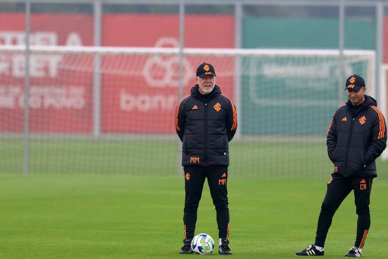 Mano Menezes durante treino preparatório do Inter - 