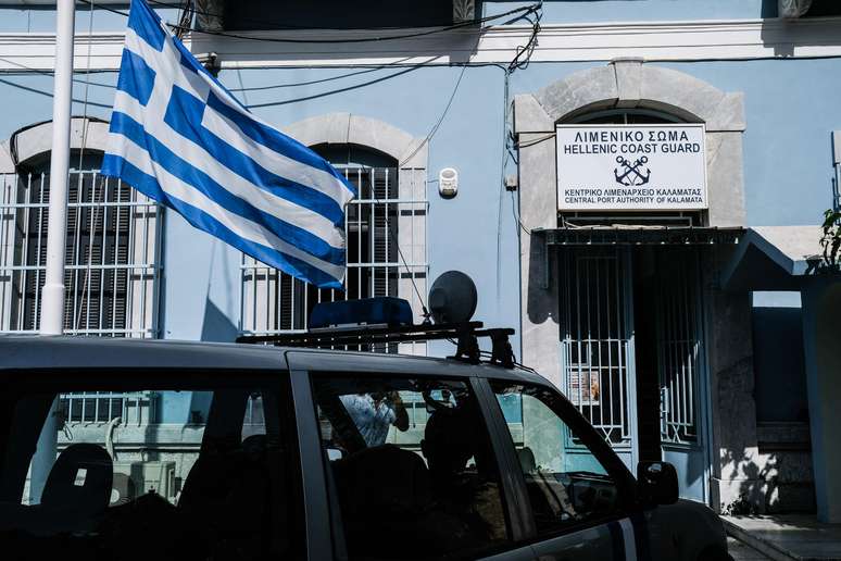 Prédio da autoridade portuária em Calamata, na Grécia, para onde os sobreviventes foram levados