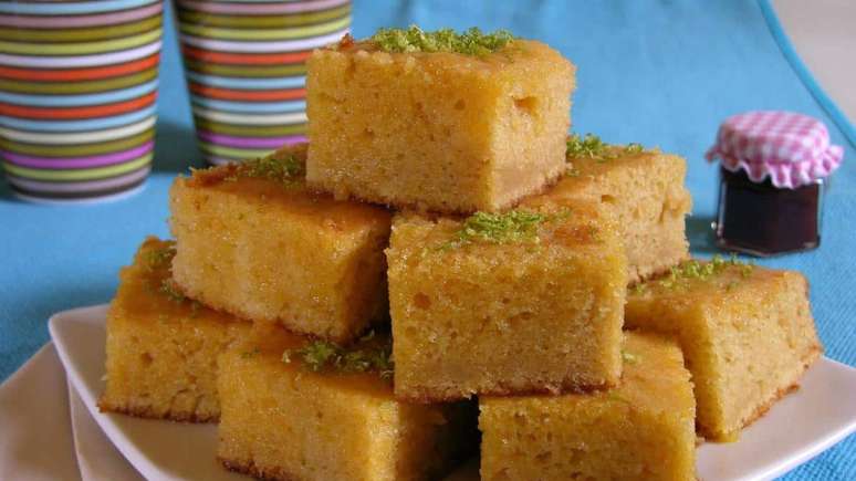 Bolo c&iacute;trico com calda