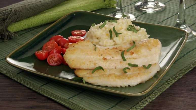 Peixe grelhado com risoto de limão siciliano