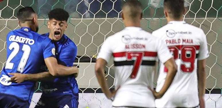 Cruzeiro vence o Santos no Independência e dorme na liderança do Brasileirão