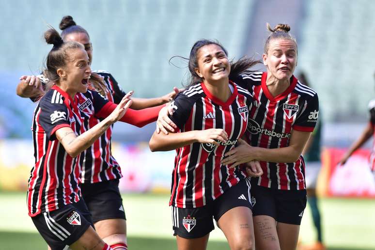 Corinthians bate Palmeiras em 1º jogo da semi do Brasileirão Feminino