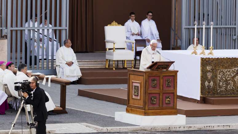 Papa Francisco no vaticano 