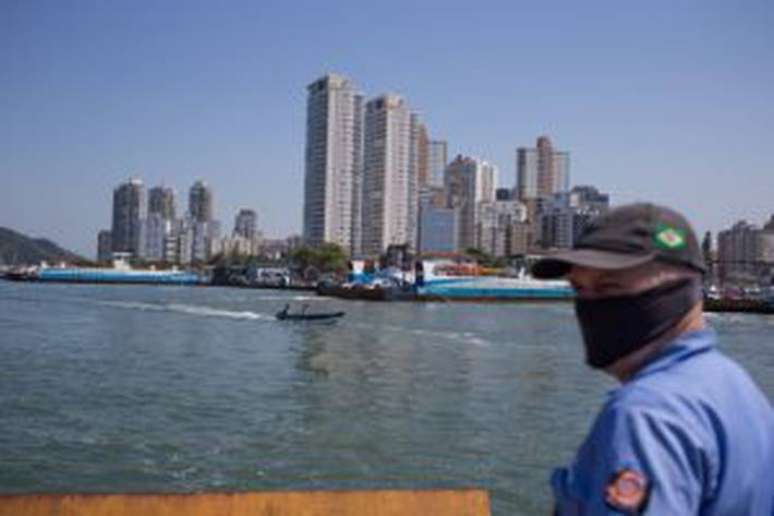 Na pesquisa, foram avaliadas três áreas: a região da balsa Santos-Guarujá (foto), a praia do Góes e a ilha das Palmas