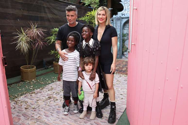 Bruno Gagliasso, Giovanna Ewbank e filhos 