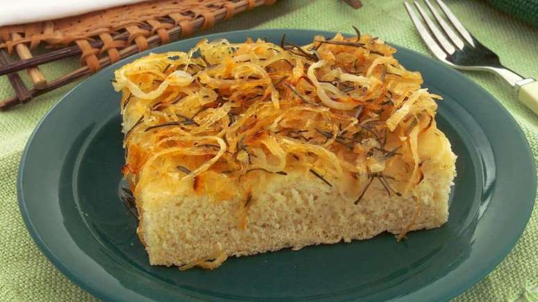 Focaccia de cebola e alecrim