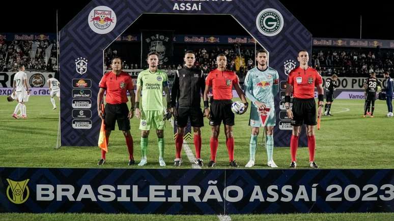 Tadeu, do Goiás, é eleito o melhor goleiro do mês de setembro do Brasileirão