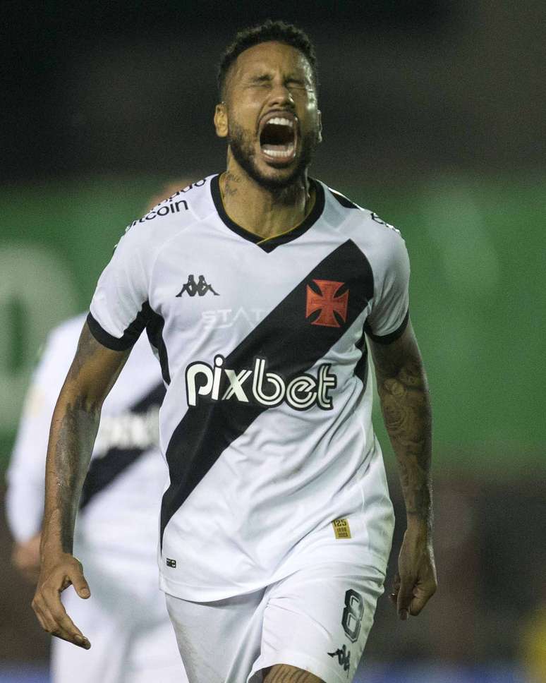 Jair comemorando seu gol contra o Cuiabá 