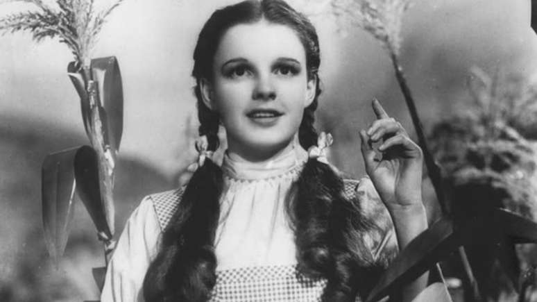 Judy Garland em "O Mágico de Oz" - Wikimedia Commons