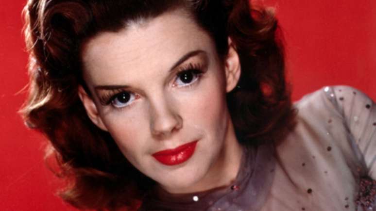 A revolta de Stonewall foi causada pela morte de Judy Garland?