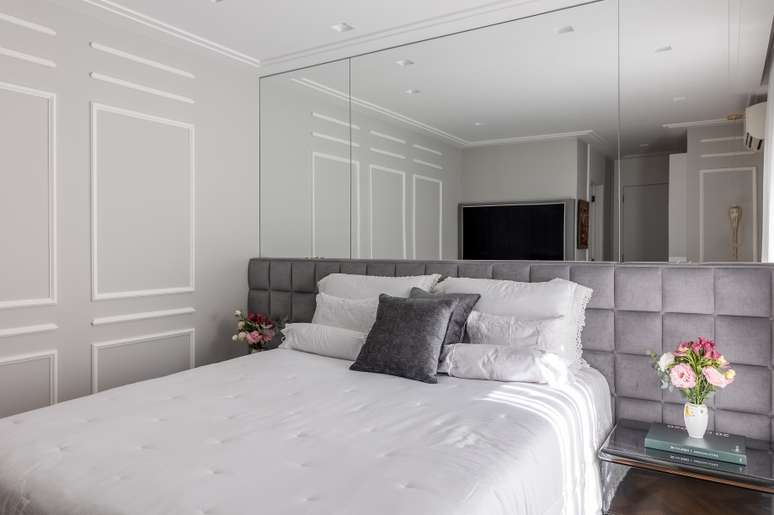 230m² apartment designed by Cristiane Schiavoni.